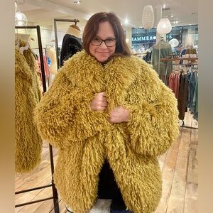 Meet your Posher, Laura